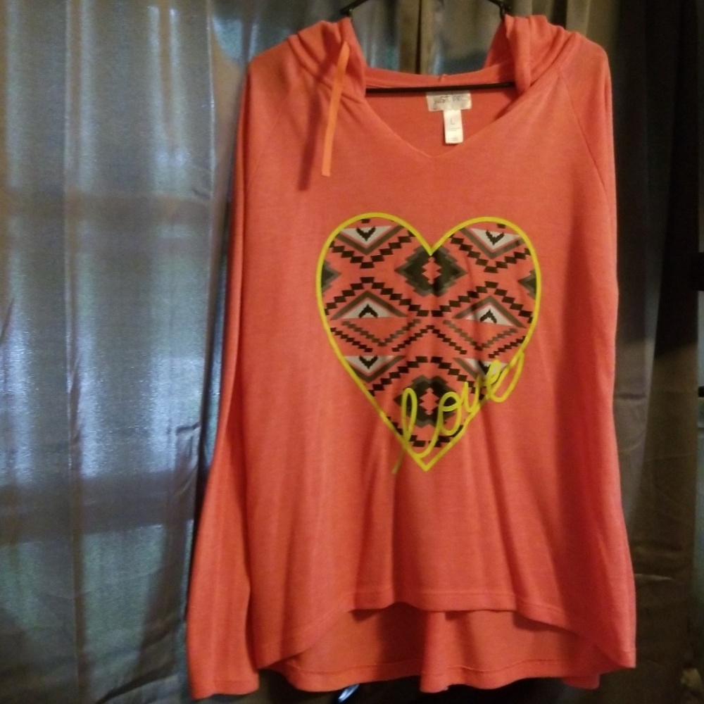 Longsleeve hooded shirt